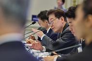 이재명 대통령이 10월 14일 청와대에서 열린 인구전략 비전선포식에서 발언하고 있다.