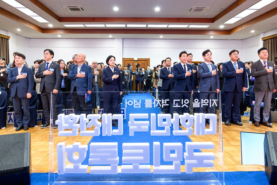 한성숙 국무총리가 10월 15일 대전시 대전근현대사전시관에서 열린 대한민국 대전환 제2차 국민토론회에 참석하고 있다.