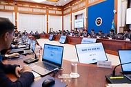 10월 15일 청와대에서 이재명 대통령 주재 수석보좌관회의가 열리고 있다.