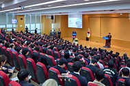 이재명 대통령이 10월 16일 서울 동작구 중앙대학교에서 열린 개교 110주년 기념식에서 축사를 하고 있다.