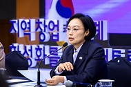 한성숙 국무총리가 10월 15일 대전시 한국전자통신연구원 국제회의장에서 열린 지역 창업생태계 활성화 대토론회에 참석하고 있다.