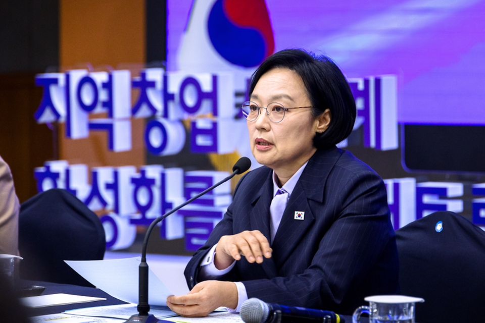 한성숙 국무총리가 10월 15일 대전시 한국전자통신연구원 국제회의장에서 열린 지역 창업생태계 활성화 대토론회에 참석하고 있다.