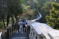 허민 국가유산청장이 10월 16일 서울 종로구 창의문 앞에서 열린 '명승 백악산(북악산) 탐방로 추가 개방 기념행사'에 참석하고 있다. 이번에 개방하는 탐방로 구간은 백악산(북악산) 남서자락 1.32km로, 국민에게 17일 오전 9시부터 추가 개방 탐방로 구간을 본격 개방한다.