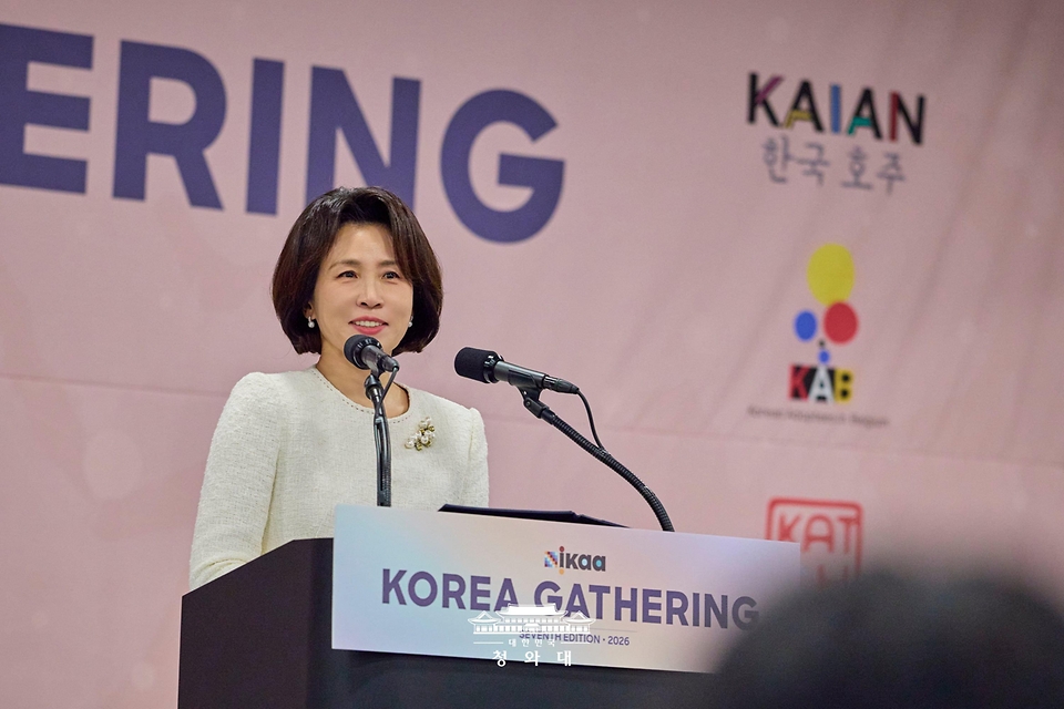 김혜경 여사가 10월 19일 서울 코엑스에서 열린 세계한인입양인협회(IKAA) 개더링 한국대회 개회식에서 인사말을 하고 있다.