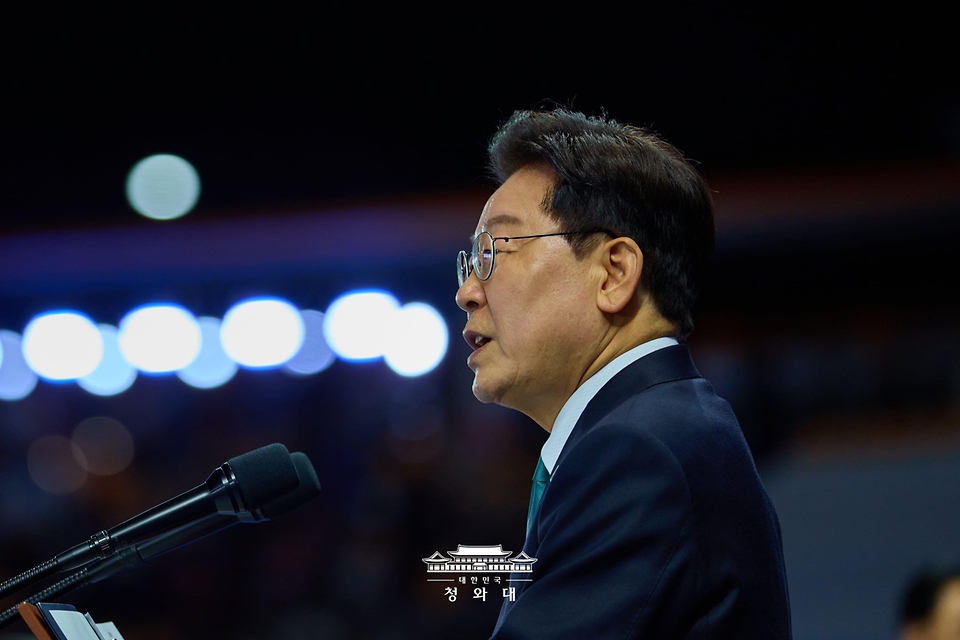 이재명 대통령이 10월 16일 제주월드컵경기장에서 열린 제107회 전국체육대회 개회식에서 기념사를 하고 있다.