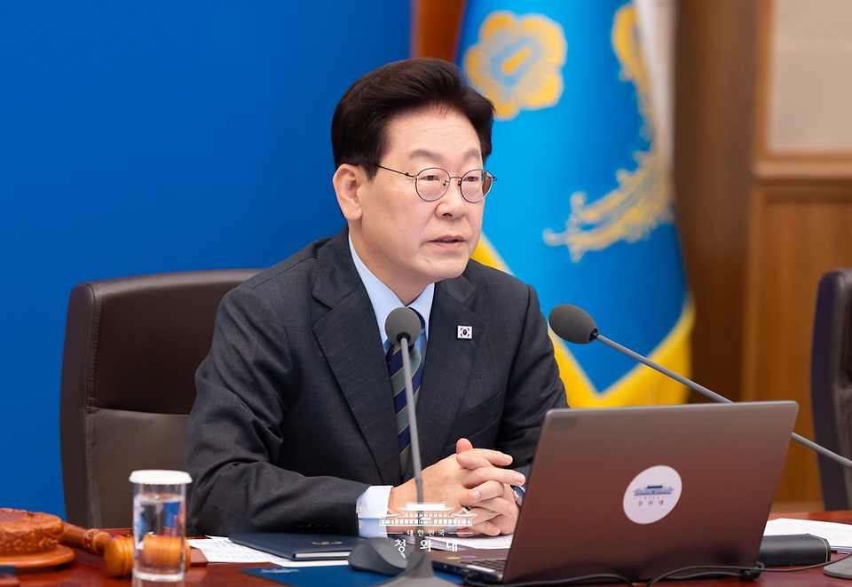 이재명 대통령이 10월 20일 청와대에서 열린 국무회의에서 발언하고 있다.