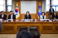 한성숙 국무총리가 10월 20일 서울 종로구 정부서울청사에서 열린 정부업무평가위원회 회의에서 발언하고 있다.