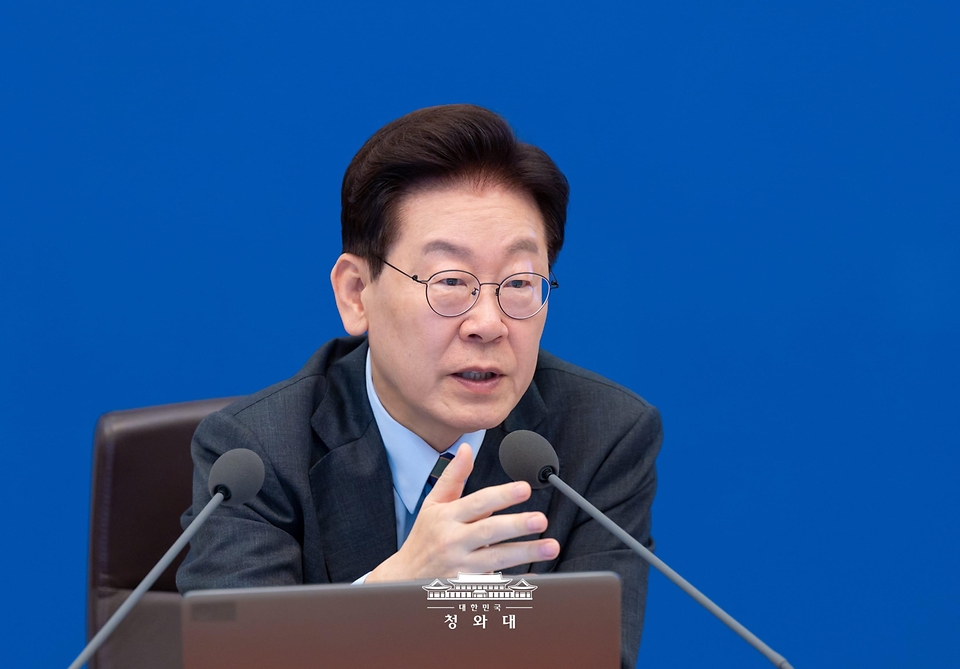 이재명 대통령이 10월 20일 청와대에서 열린 국무회의에서 발언하고 있다.