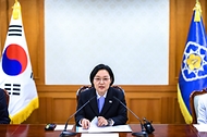 한성숙 국무총리가 10월 20일 서울 종로구 정부서울청사에서 열린 정부업무평가위원회 회의에서 발언하고 있다.