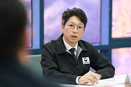 홍지선 국토교통부 장관이 10월 21일 경기도 고양 일산신도시를 방문해 관계자들과 노후계획도시 정비사업 추진 방안 논의 및 현장점검을 하고 있다.