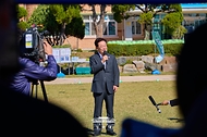 이재명 대통령이 10월 22일 전북 익산 왕궁초등학교에서 열린 가을 체육한마당에서 인사말을 하고 있다.