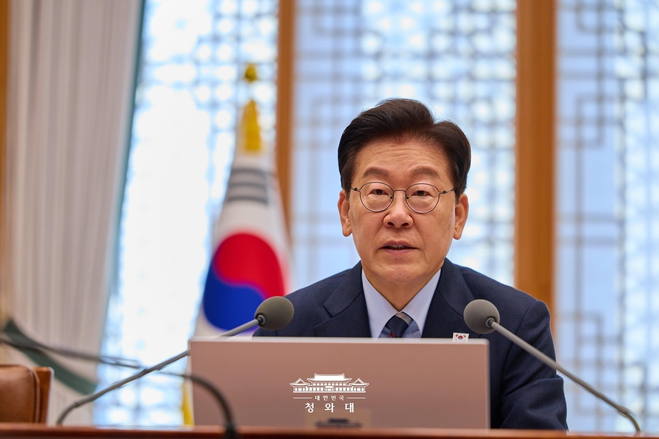 이재명 대통령이 10월 23일 청와대에서 열린 초안전사회 범정부 대응회의에서 발언하고 있다.