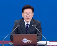 이재명 대통령이 10월 22일 청와대에서 열린 수석보좌관회의에서 발언하고 있다.