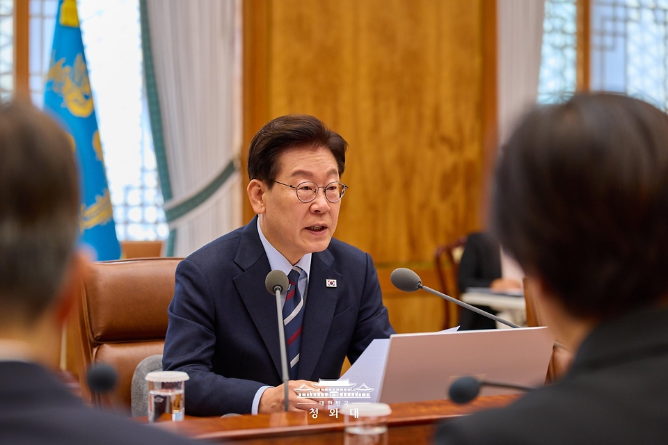 이재명 대통령이 10월 23일 청와대에서 열린 초안전사회 범정부 대응회의에서 발언하고 있다.