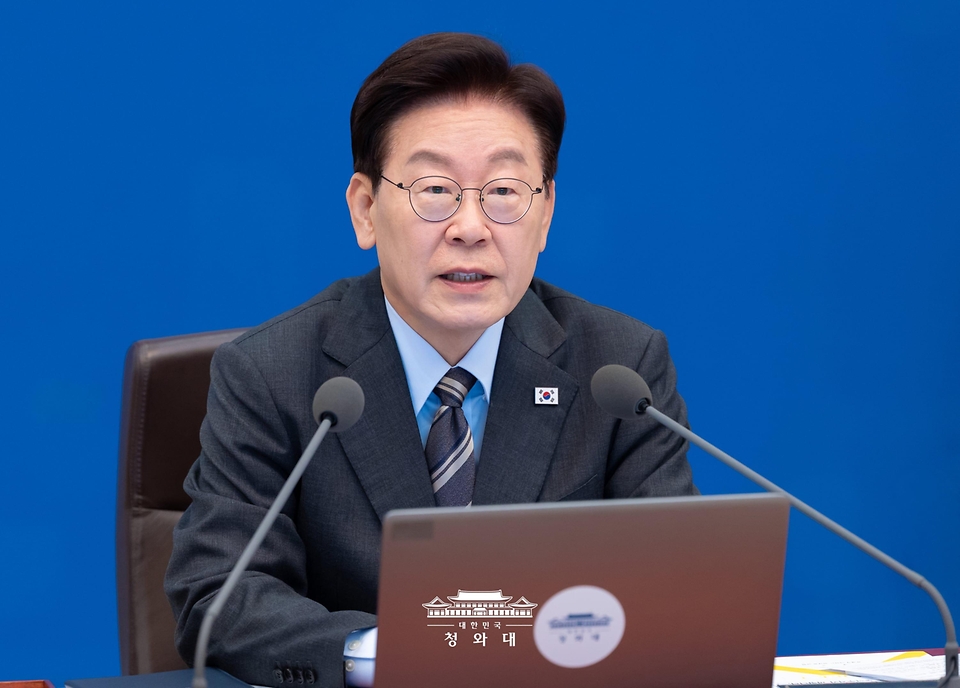이재명 대통령이 10월 27일 청와대에서 열린 국무회의에서 발언하고 있다.