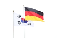 10월 29일 경기 성남 서울공항에서 양 국기가 휘날리고 있다.