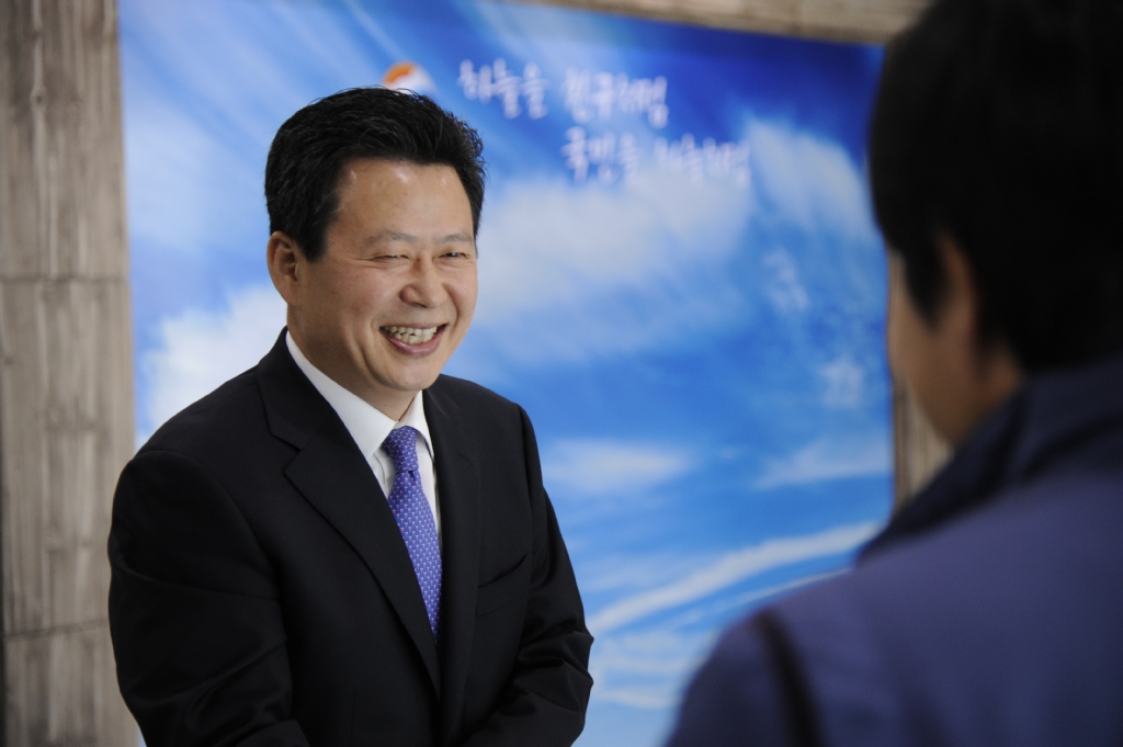제10대 이일수 기상청장 취임식이 3월 18일 오전 기상청 대강당에서 개최되었습니다. 
이 청장은 취임사에서, 
기본에 충실한 기상청, 창조경제를 선두에서 이끄는 기상청, 언로가 열린 기상청, 내실 있고 즐거운 기상청이 되도록 최선을 다해야겠다고 말했습니다.
또한, 푸른 청년의 초심으로 국가와 국민, 기상청과 기상가족을 위해 열과 성을 다하겠다고 덧붙였습니다. 