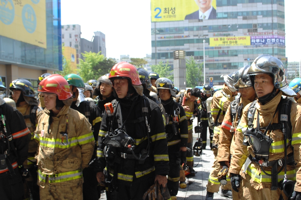 경기도 남양주에 위치한 소방방재청 중앙119구조본부(본부장 김일수)는 2014년 5월 26일(월) 오전 경기도 고양종합터미널 지하1층 공사현장에서 화재발생 신고를 접수받고 신속히 현장에 긴급출동하여 인명구조 및 화재진압을 실시하였다.