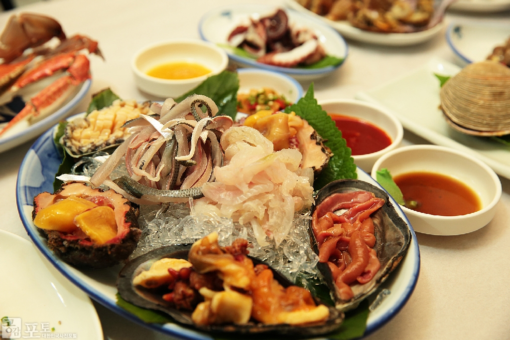 신선한 해산물 한 상, 통영 ‘다찌집’ - 사진 | 멀티미디어 | 대한민국 정책브리핑 신선한 해산물 한 상, 통영 ‘다찌집’