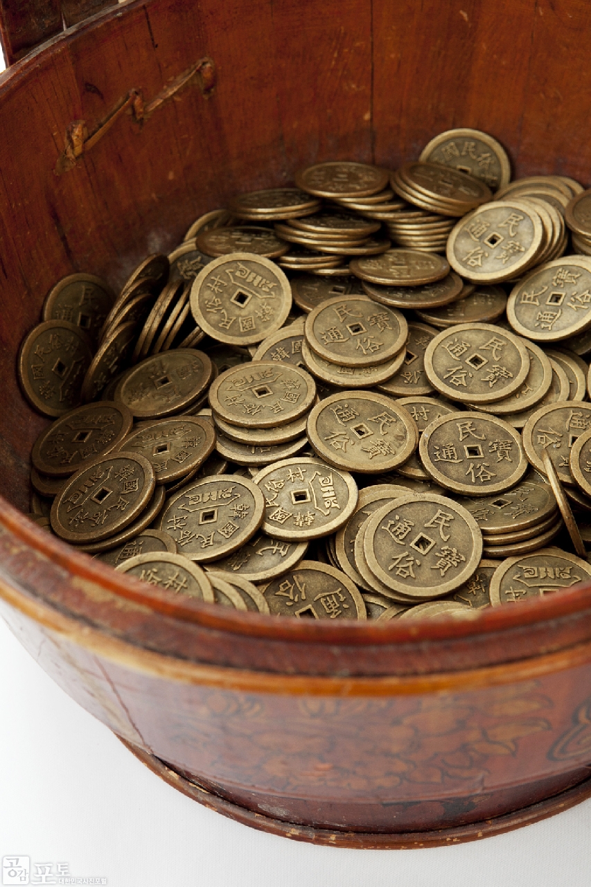 2012년 제1회를 시작으로 3회 째를 맞은 '사극드라마축제'가 한국민속촌에서 개최되었다. 행사는 영화와 드라마 속 명장면의 감동을 그대로 느낄 수 있도록 트릭아트, 전통의상 체험 등 다양한 체험행사로 꾸며졌고, 엽전이 쿠폰 대신 사용됐다.