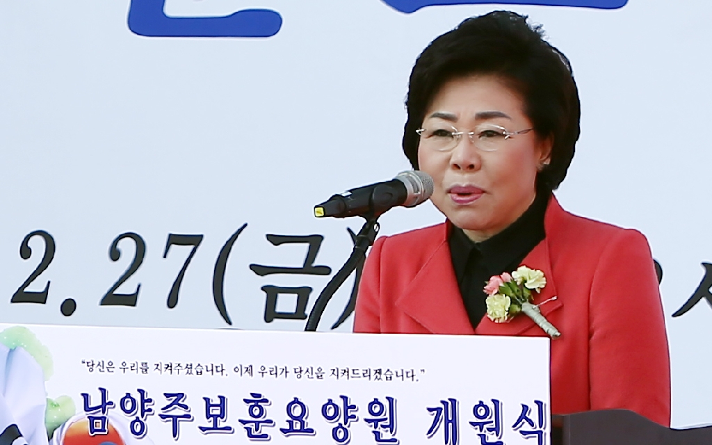 김옥이 한국보훈복지의료공단 이사장이 27일 오후 경기도 남양주시에 건립된 남양주보훈요양원 개원식에서 기념사를 하고 있다. 
