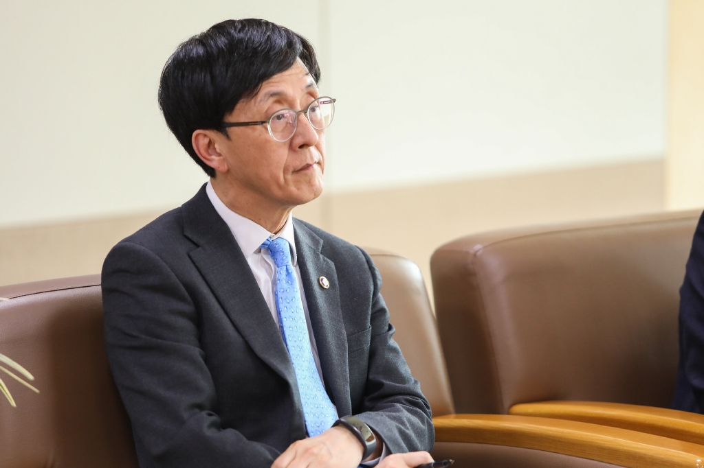 김경환 국토교통부 1차관은 4월 4일 세종정부청사 국제회의실에서 베트남 건설부차관을 만나 면담을 진행했다.
