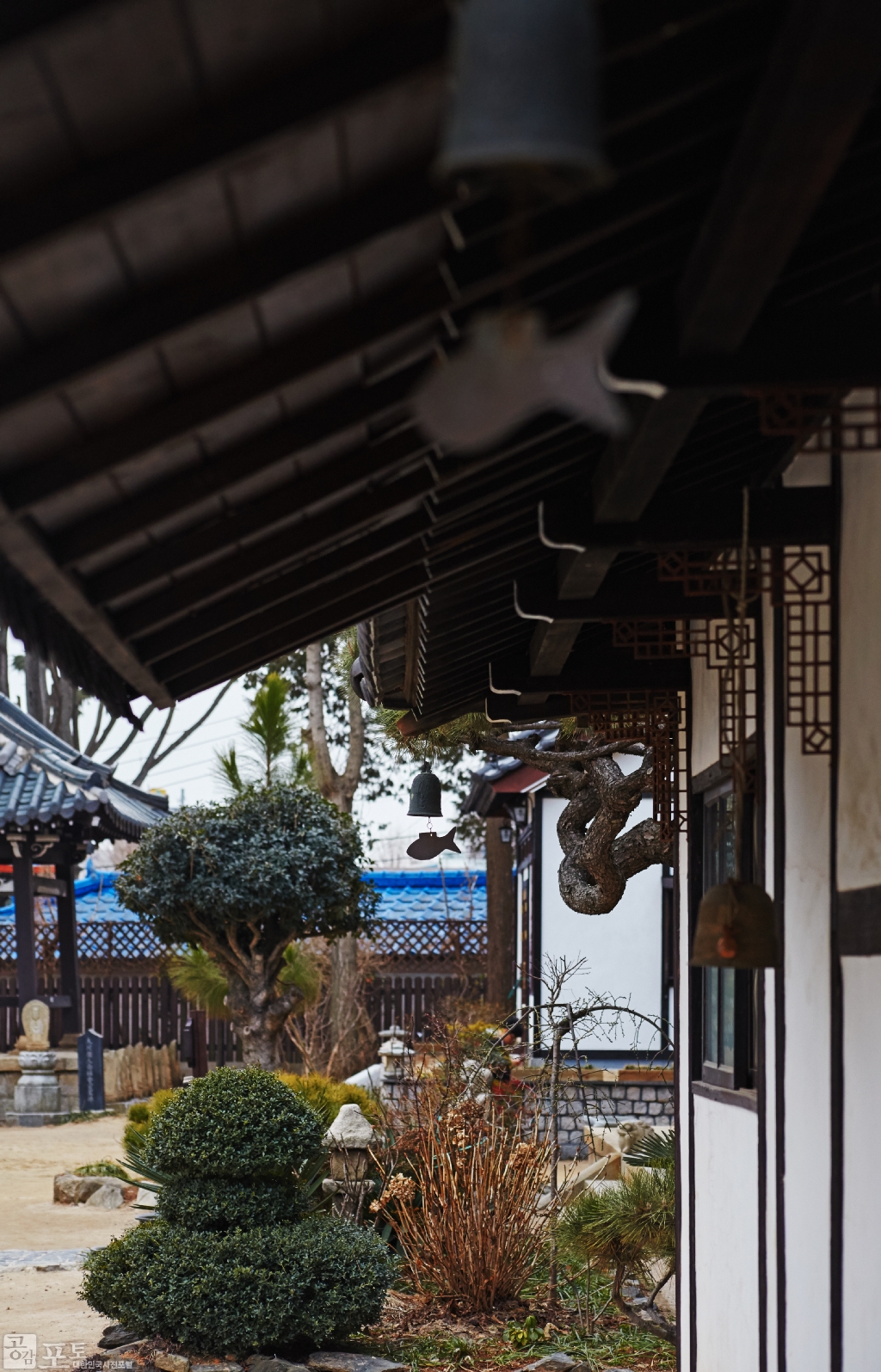 동국사 여러 풍경(風景)들. 동국사는 우리나라에 남겨진 유일의 일본식 사찰이다.<br/>  
<br/>
-대한민국 테마여행 10선 ‘시간여행’ : 군산<br/>  