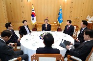 국회 동북아 평화협력 의원 외교단 접견 사진 1