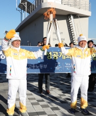 세종청사에서 2018평창동계올림픽 성화봉송 사진 70
