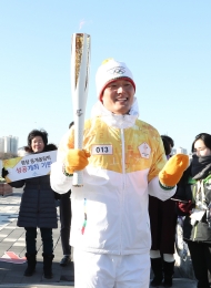 세종청사에서 2018평창동계올림픽 성화봉송 사진 77