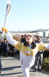 세종청사에서 2018평창동계올림픽 성화봉송 사진 3