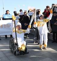 세종청사에서 2018평창동계올림픽 성화봉송 사진 58
