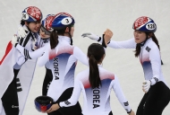 쇼트트랙 여자 3,000m 계주 결승 경기, 한국 선수 금메달 사진 7