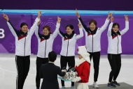 쇼트트랙 여자 3,000m 계주 결승 경기, 한국 선수 금메달 사진 17