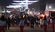 평창동계올림픽 폐회식 관람객들과 자원봉사자들 사진 4