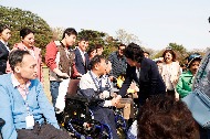 김정숙 여사, 청와대에 방문한 장애인 단체 격려 사진 2