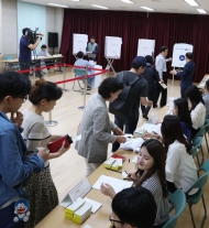 제7회 전국동시지방선거관련 투표하는 유권자들 사진 7