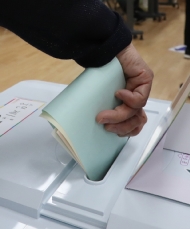 제7회 전국동시지방선거관련 투표하는 유권자들 사진 4