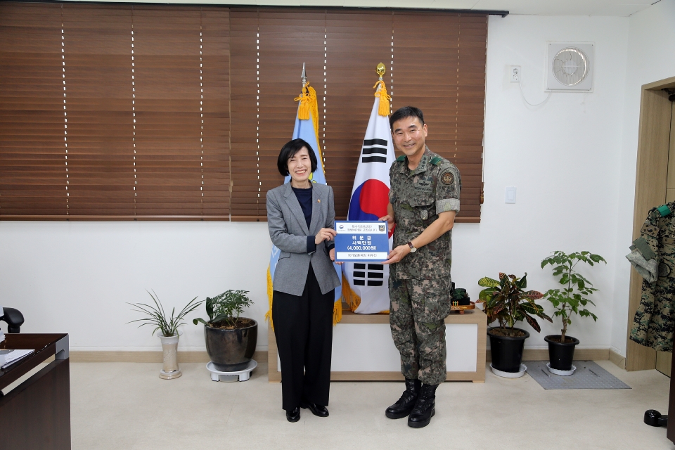 피우진 국가보훈처장이 호국보훈의 달 계기 11일 오전 충북 음성군에 위치한 특수작전항공단, 601.602항공대대를 방문하여 단장실에서 환담 및 위문금을 전달 및 장병들을 격려 하고 있다.