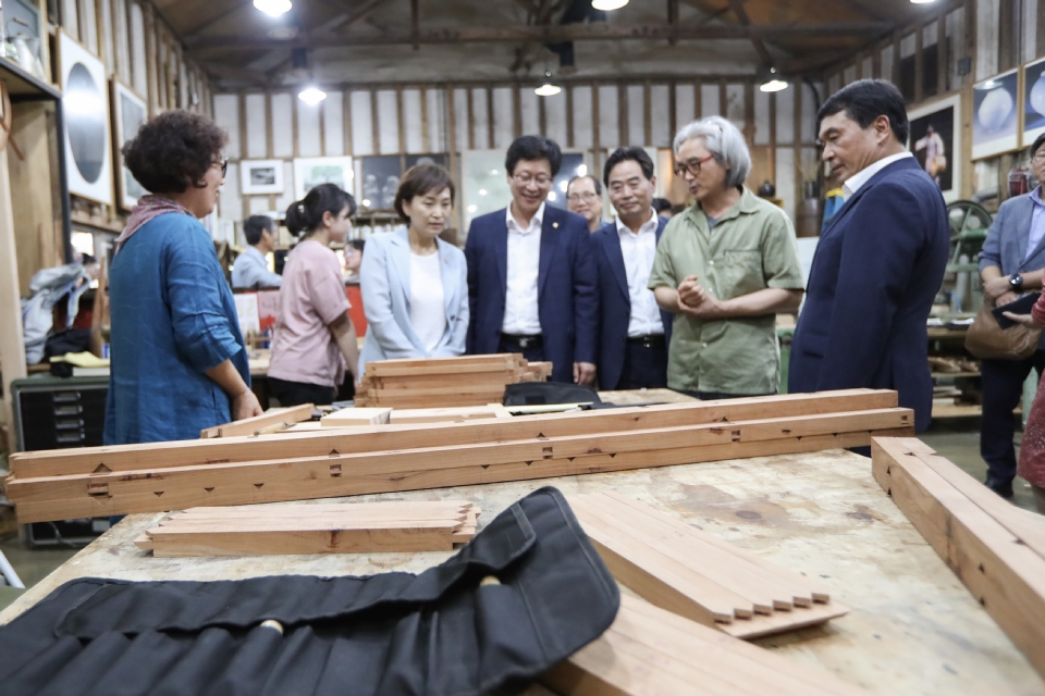 김현미 국토교통부 장관은 7월 18일(수) 완주 삼례문화예술촌에 방문하여 도시재생 현장을 둘러보았다.