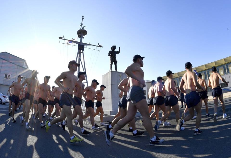 1월 14일부터 18일까지 진해 군항 일대에서 해군 특수전전단 해난구조전대 심해잠수사(SSU) 100여 명이 혹한기 내한(耐寒) 훈련을 펼치고 있다.