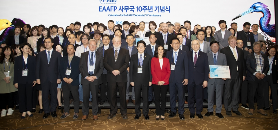 조명래 환경부 장관이 10일 오전 인천 연수구 경원재앰배서더인천에서 열린 ‘철새 및 서식지 보전 국제 컨퍼런스’에 참석하여, 한반도 및 황해 지역의 철새 보전에 대한 국제적 공조 강화를 당부하였다.