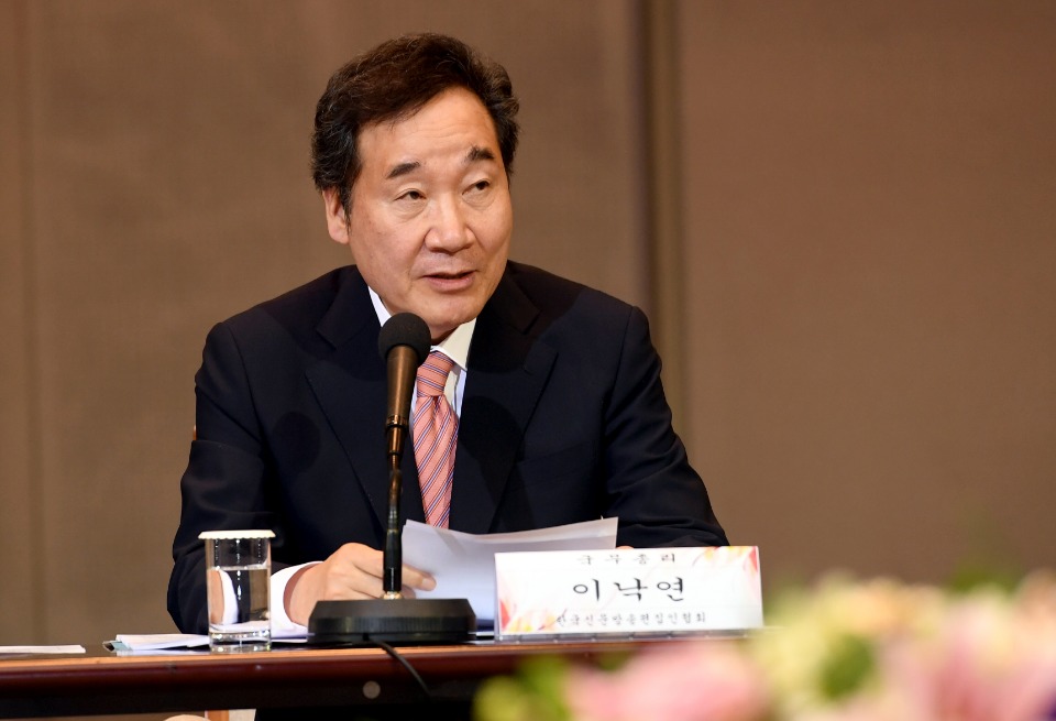 이낙연 국무총리가 15일 한국프레스센터에서 열린 한국 신문방송 편집인 협회 토론회에 참석, 발언하고 있다. 