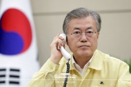 헝가리 빅토르 오르반 총리 전화 통화 사진 1