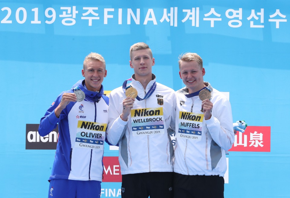 16일 오전 여수엑스포해양공원 오픈워터수영경기장에서 열린 광주세계수영선수권대회 오픈워터 수영 남자 10km 경기에서 한국의 박석현과 박재훈 선수가 출전해 경기를 펼쳤다. 이날 금메달은 독일의 플로리안 벨브록 선수, 은메달은 프랑스의 마르크-앙투안 올리비에 선수, 동메달은 독일의 롭 무펠스 선수에게 돌아갔다. 