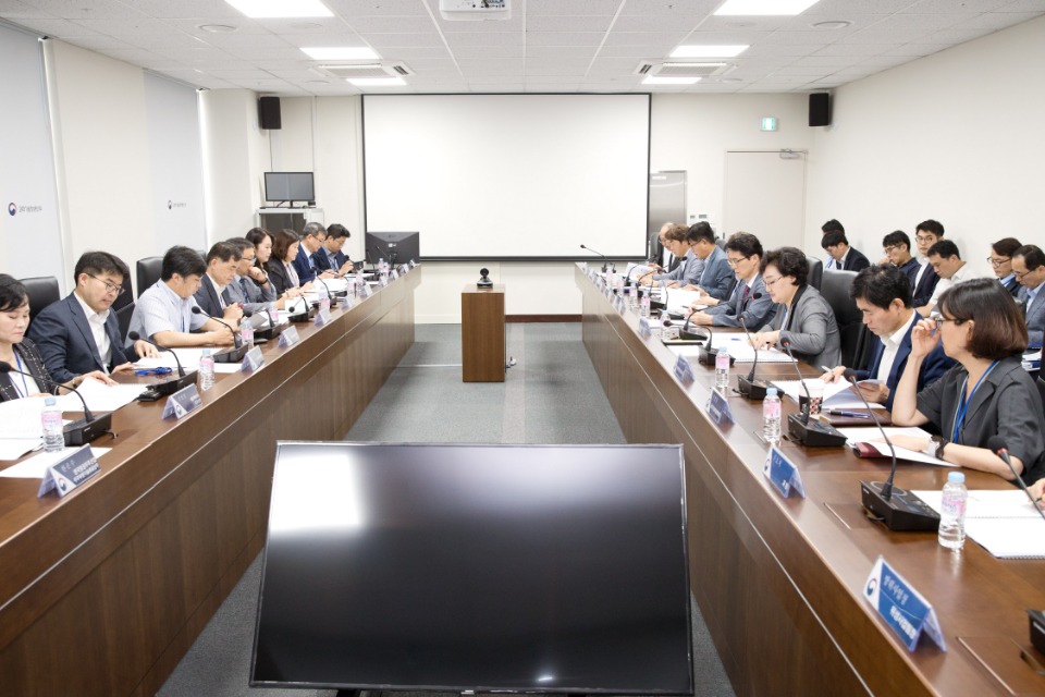 과학기술정보통신부가 10일 오전 세종특별자치시 세종파이낸스센터 과기정통부 영상회의실에서 '제31회 우주개발진흥실무위원회' 를 개최했다.
문미옥 과학기술정보통신부 제1차관이 회의를 주재하고 있다.