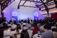 2019년 웨이브 OTT 출범식 객석과 대형 행사장 참고 사진