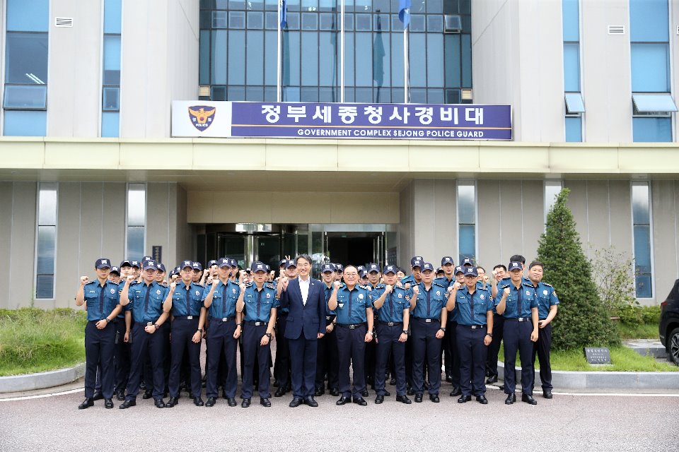 추석명절계기 청사경비대 위문 및 전통시장 방문 - 사진 | 멀티미디어 | 대한민국 정책브리핑 추석명절계기 청사경비대 위문 및 전통시장 방문