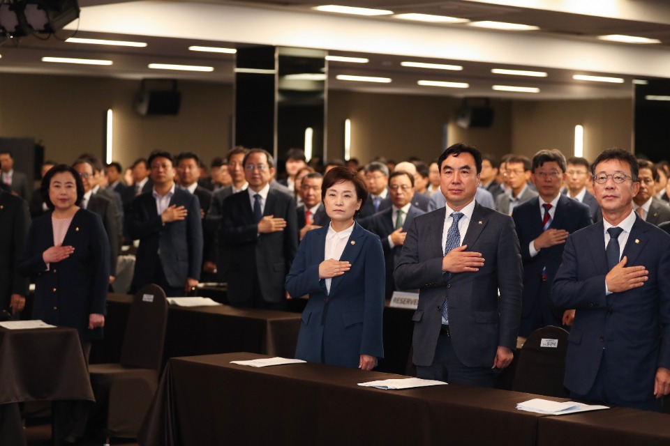 국토교통부(장관 김현미) 대도시권광역교통위원회(위원장 최기주)는 10월 31일 10시30분 세종문화회관에서 ‘광역교통 2030’을 발표했다. 