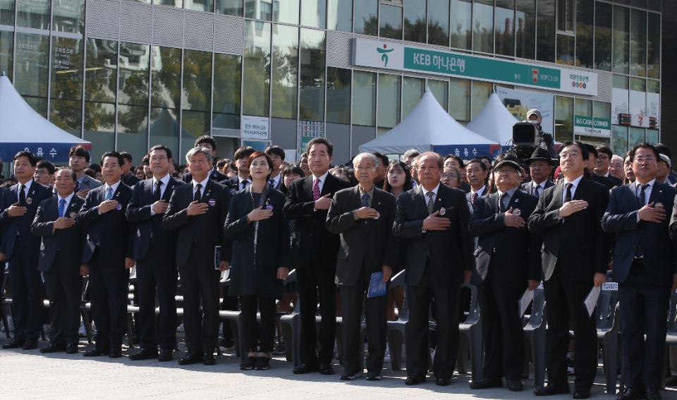 이낙연 국무총리가 3일 광주 동구 국립 아시아문화전당 야외광장에서 열린 광주학생독립운동 기념식에서 기념사를 하고 있다. 